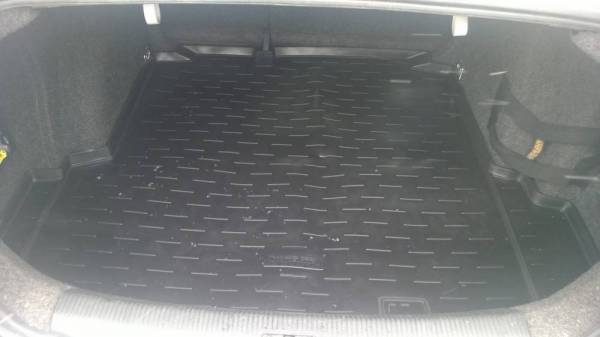 Резиновый коврик в багажник Volkswagen Jetta 5 (Фольксваген Джетта 5) с бортиком 